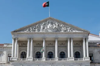 parlamento-debate-hoje-iniciativas-de-incentivo-a-natalidade