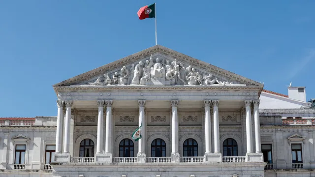 parlamento-debate-hoje-iniciativas-de-incentivo-a-natalidade