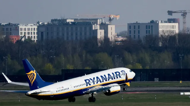 ryanair-deixa-de-cobrar-a-pais-para-se-sentarem-junto-de-criancas