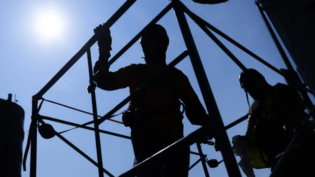 pedidos-de-subsidio-de-desemprego-nos-eua-recuam-para-215.000
