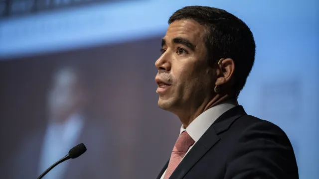 ministro-avisa-ps-e-chega:-no-orcamento,-quem-ficar-de-fora-e-“inutil”