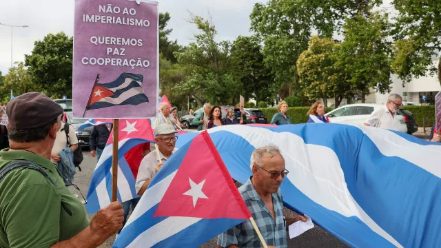 cuba:-cerca-de-500-pessoas-pedem-em-lisboa-o-fim-do-bloqueio-dos-eua