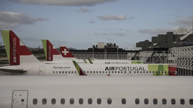 tap:-voos-podem-ser-alterados.-tripulacao-retida-em-caracas-esta-“bem”