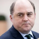 ex-ministro-da-defesa-do-reino-unido-vai-ser-julgado-a-revelia-em-moscovo