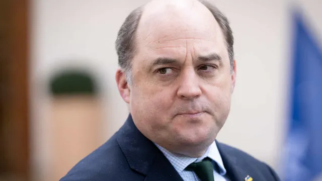 ex-ministro-da-defesa-do-reino-unido-vai-ser-julgado-a-revelia-em-moscovo