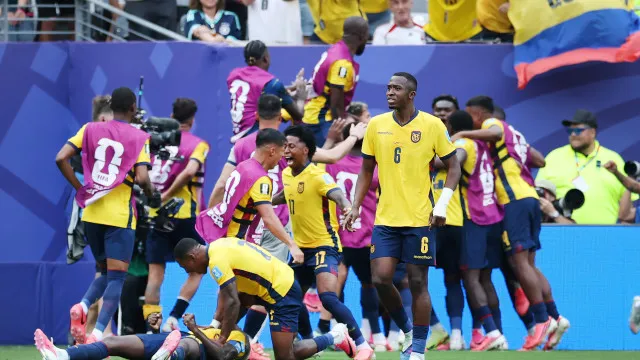 equador-vence-alemanha-de-virada-e-carimba-vaga-no-mata-mata-da-copa