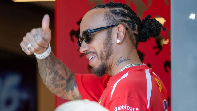 lewis-hamilton-reage-a-mensagem-de-neymar:-“e-como-um-irmao”