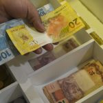 caixa-paga-bolsa-familia-a-beneficiarios-com-nis-de-final-8