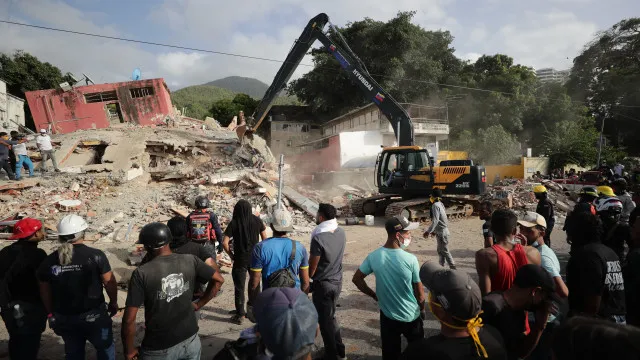 restringido-acesso-a-la-guaira.-populacao-queixa-se-de-falta-socorros