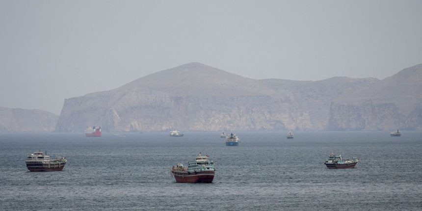 petroleiro-e-atingido-em-ormuz-em-meio-a-ataques-entre-ira-e-eua