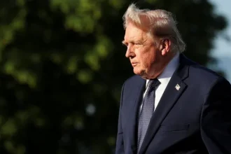 trump-nomeia-ex-policia-para-chefiar-o-servico-de-imigracao-e-alfandega