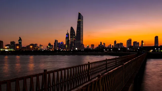 kuwait-atacado-por-“misseis-e-drones-hostis”,-sirenes-soam-no-bahrein