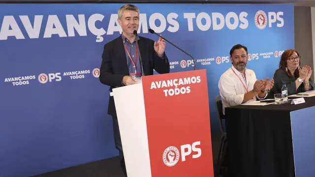 jose-luis-carneiro-aponta-“namoro-com-beijos-e-amuos”-entre-ad-e-chega