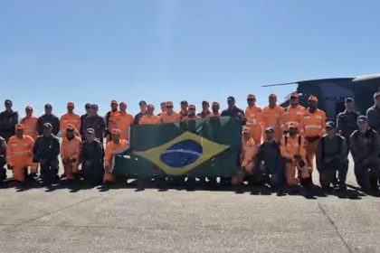 quarto-voo-brasileiro-para-venezuela-decola-com-bombeiros-e-donativos