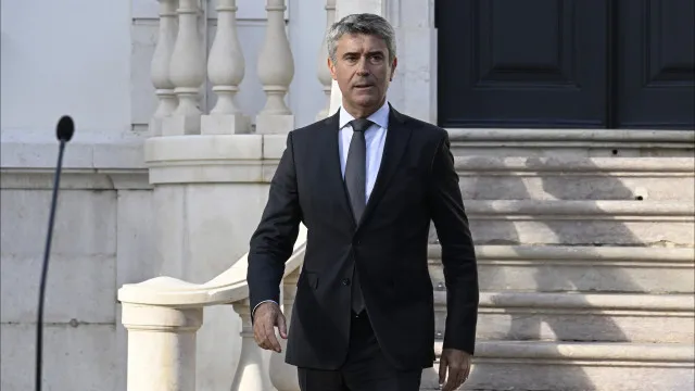 carneiro-defende-iva-zero-e-responde-as-criticas-de-centeno