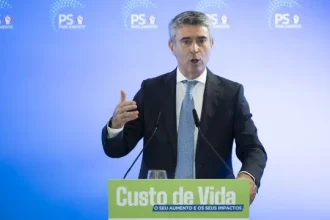 ps-acusa-governo-de-reter-casas-prontas-a-habitar-a-espera-de-eleicoes