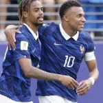 mbappe-brilha,-franca-bate-suecia-e-pega-paraguai-nas-oitavas
