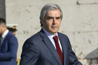 be/acores-condena-nuno-melo-por-criticas-a-tese-sobre-as-lajes
