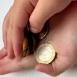 governo-esta-a-rever-abono-e-alarga-pagamento-automatico-a-mais-familias