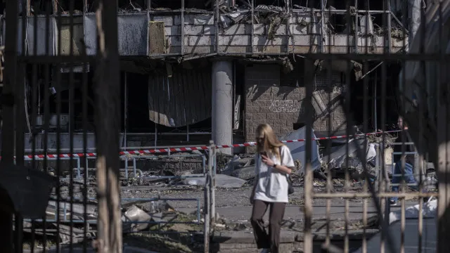 sobe-para-oito-numero-de-mortos-na-sequencia-de-ataque-russo-em-kyiv