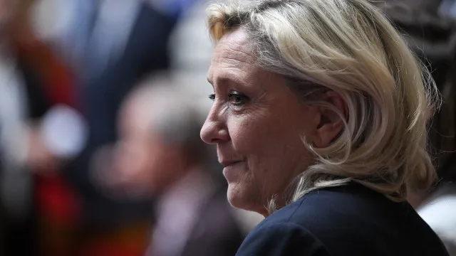 le-pen-admite-desistir-das-presidenciais-se-usar-pulseira-eletronica
