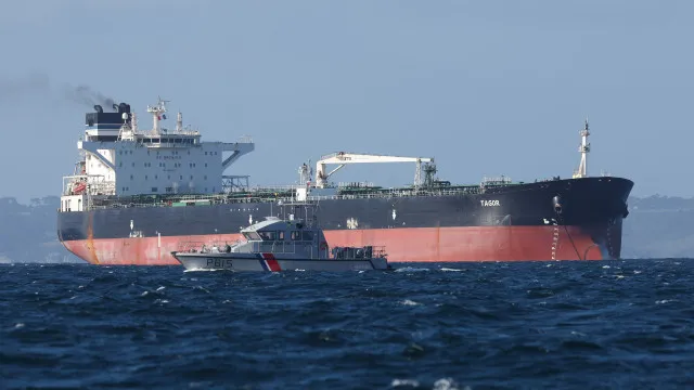franca-multa-proprietario-de-petroleiro-da-“frota-fantasma”-russa