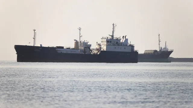 irao-adverte-navios-contra-travessia-de-ormuz-fora-das-rotas-autorizadas