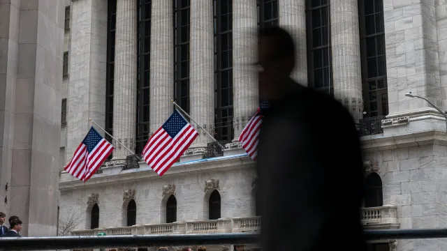 wall-street-fecha-sem-rumo-com-semicondutores-em-baixa-mas-recorde-do-dow