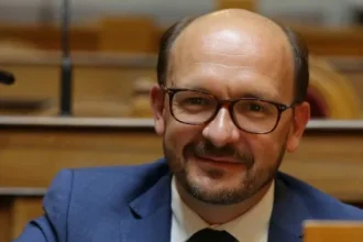 ps-acusa-psd-de-“distorcer-a-realidade”-e-insiste-que-ha-casas-por-usar