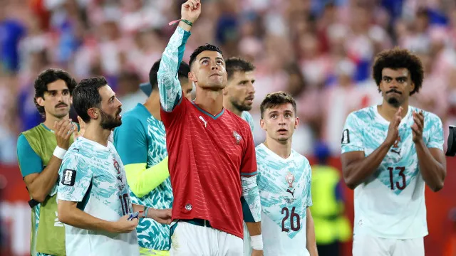 cristiano-ronaldo-chora-ao-homenagear-diogo-jota-apos-vitoria-de-portugal