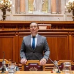 entre-criticas,-chega-diz-se-“de-esquerda”-na-reducao-da-idade-da-reforma