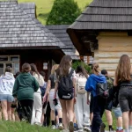 vlkolinec-tem-17-habitantes-e-recebe-100-mil-turistas:-“estamos-num-zoo?”