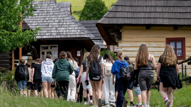 vlkolinec-tem-17-habitantes-e-recebe-100-mil-turistas:-“estamos-num-zoo?”
