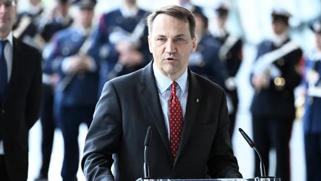 governo-hungaro-revoga-asilo-politico-de-polacos-procurados-pela-policia
