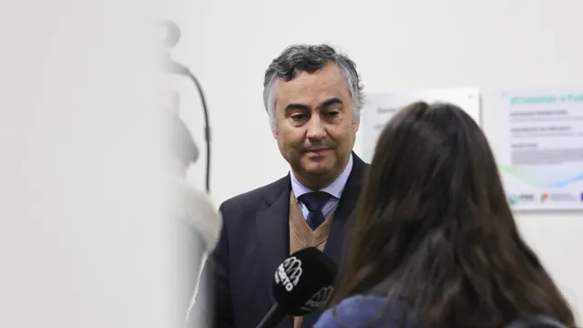 oposicao-ataca-ministro-da-educacao-por-caos-nos-exames