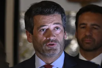 incendios:-ventura-pede-a-montenegro-que-“aprenda-com-os-erros”