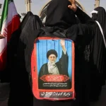 irao.-fieis-apelam-a-vinganca-diante-do-caixao-de-khamenei