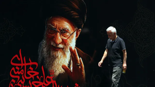 milhares-no-arranque-das-cerimonias-funebres-de-ali-khamenei