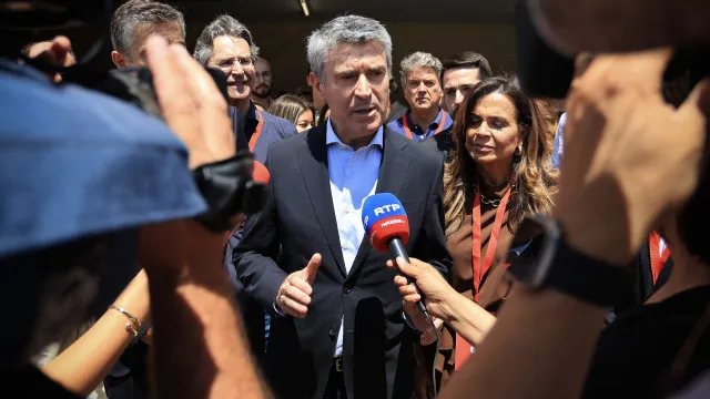 carneiro-exige-que-montenegro-peca-desculpa-por-situacao-dos-exames