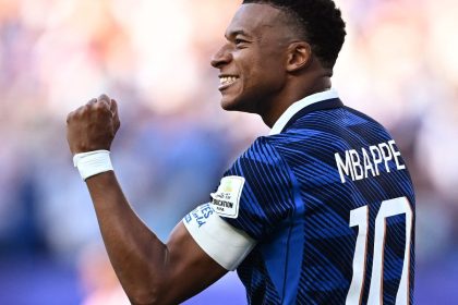 de-penalti,-franca-vence-retranca-do-paraguai-e-se-classifica-na-copa