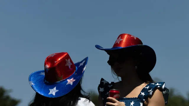 milhares-resistem-ao-calor-comemorar-independencia-dos-eua-em-washington
