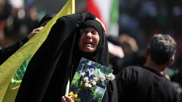 grande-oracao-funebre-por-khamenei-ainda-na-ausencia-do-filho-mojtaba