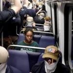 fotografia-de-afro-americana-rodeada-por-supremacistas-brancos-viraliza
