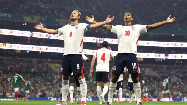 inglaterra-venceu-o-mexico-por-3-a-2-no-estadio-azteca,-eliminou-os-anfit