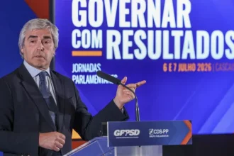“ja-se-antecipa-crise-politica”-e-ps-e-chega-vao-ter-desilusao,-diz-melo