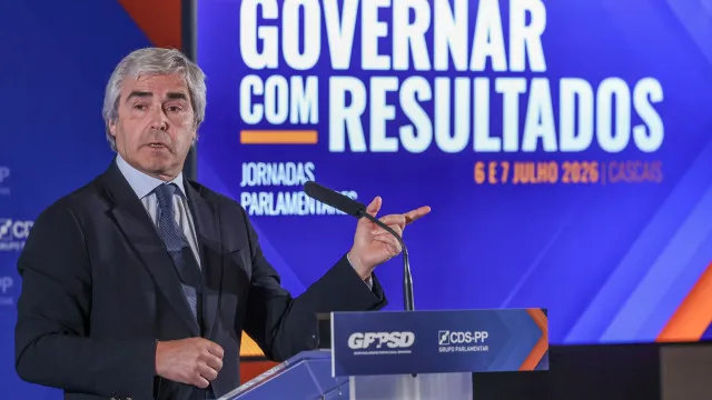 “ja-se-antecipa-crise-politica”-e-ps-e-chega-vao-ter-desilusao,-diz-melo