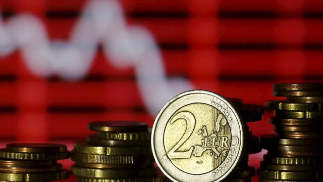 euro-cai-ligeiramente-mas-mantem-se-no-patamar-dos-1,14-dolares