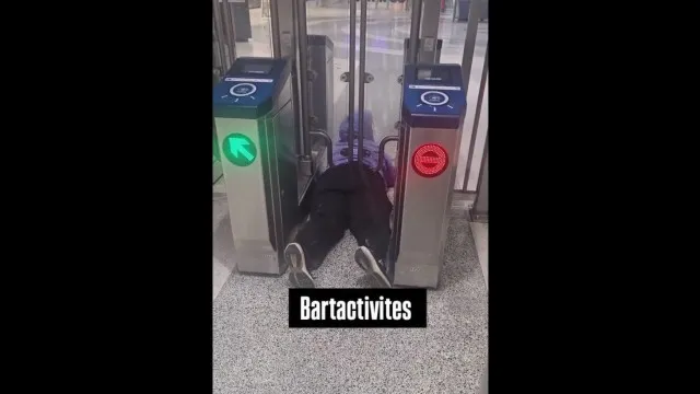 tenta-entrar-no-metro-de-sao-francisco-sem-pagar-e-acaba-presa-em-cancela