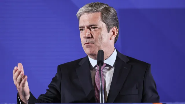 “ventura-merece-a-medalha-de-merito-da-cgtp”,-acusa-paulo-nuncio