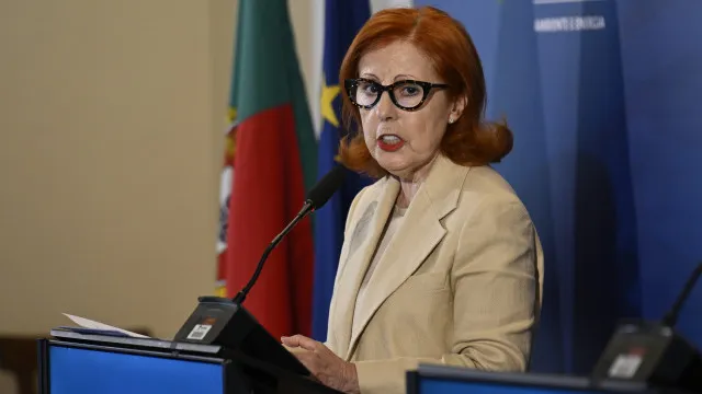 ministra-espera-que-combustiveis-continuem-a-descer,-mas-reitera-apelo